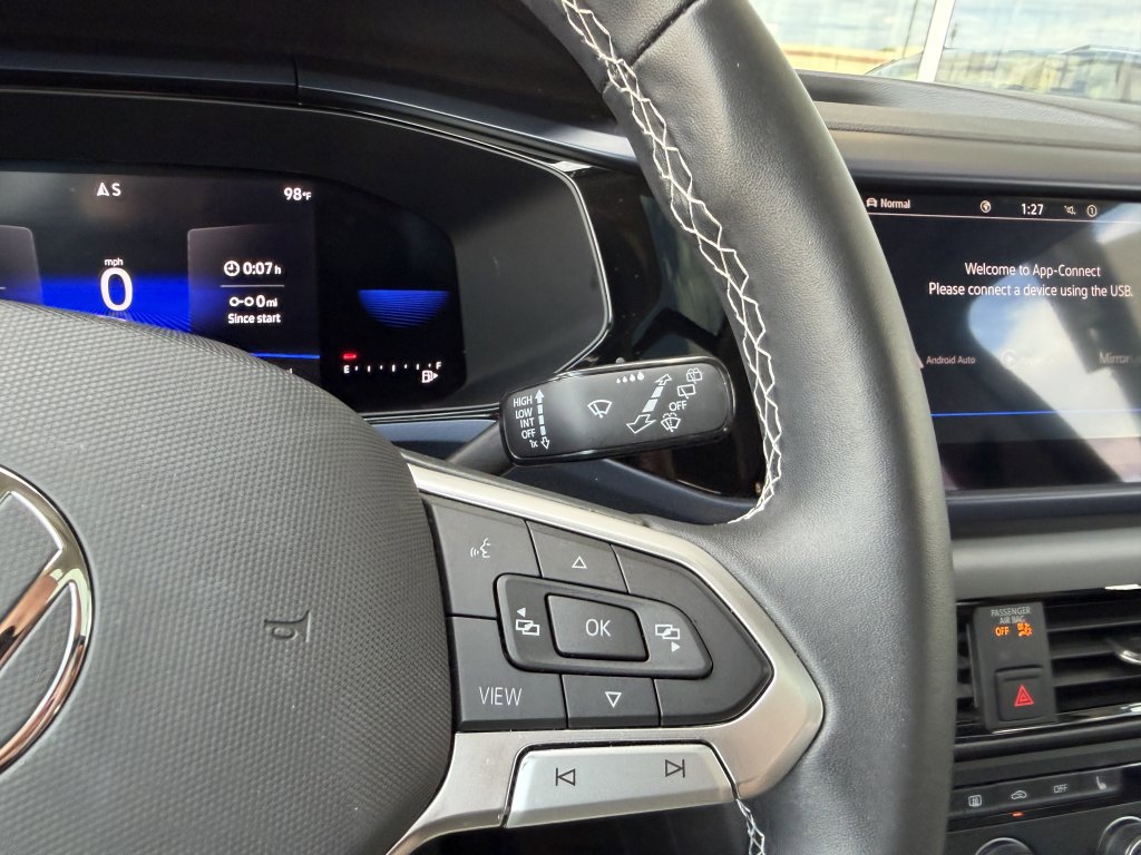 Used 2022 Volkswagen Taos SE w/ Panoramic Sunroof Package image 29