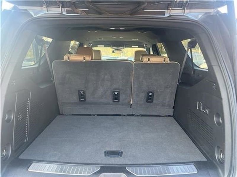 Used 2024 Chevrolet Suburban Premier AWD/4WD image 18