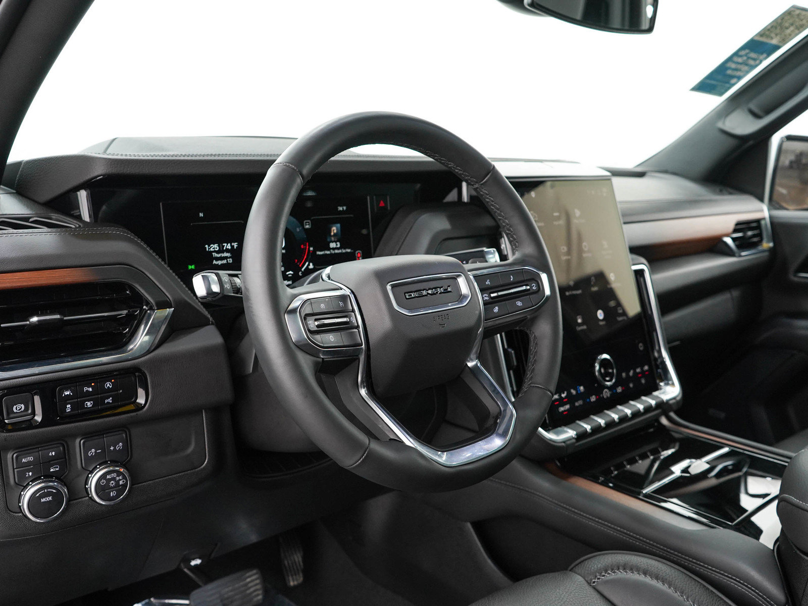 Used 2025 GMC Yukon Denali w/ Sun & Power Step Package AWD/4WD image 24