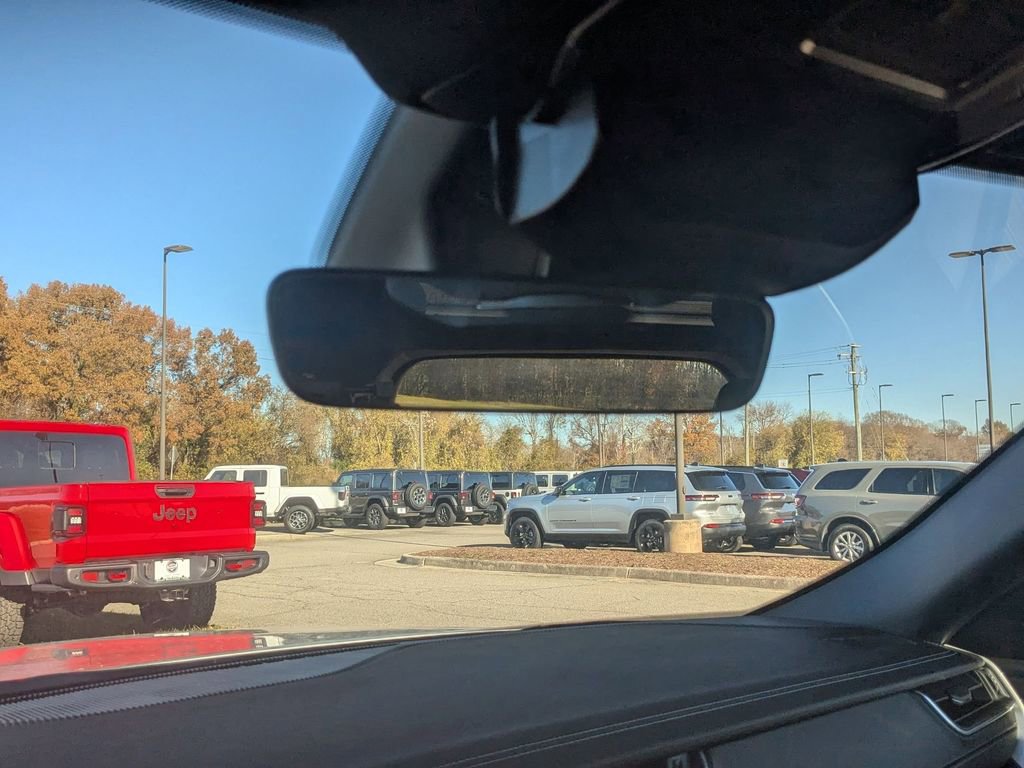 New 2025 Jeep Grand Cherokee Limited w/ Black Appearance Package image 36