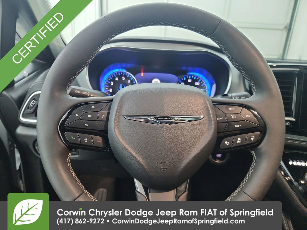 Certified 2025 Chrysler Pacifica Limited image 21