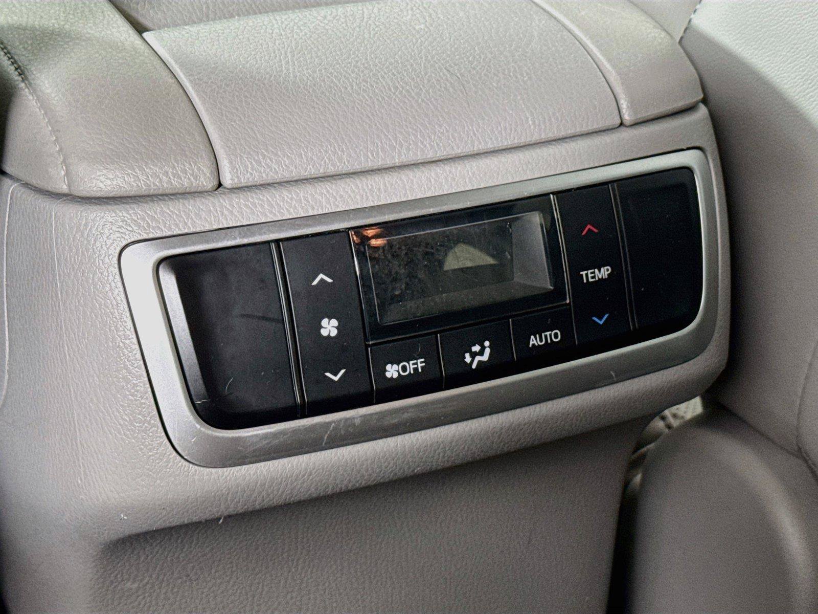 Used 2015 Toyota Highlander Limited FWD image 40