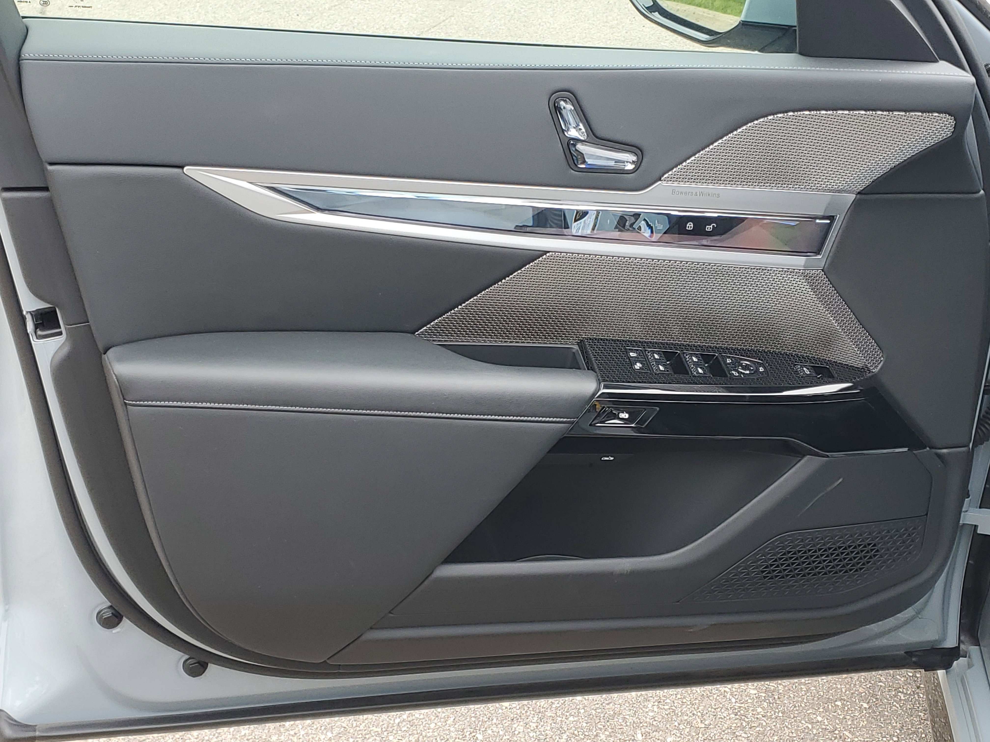 Certified 2023 BMW i7 xDrive60 AWD/4WD image 5