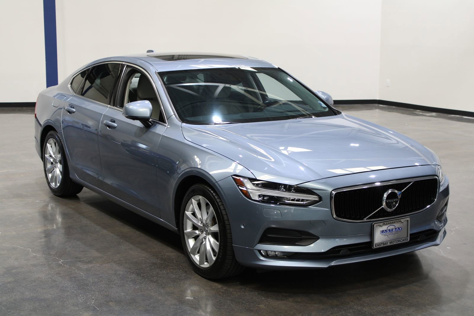 Used 2017 Volvo S90 T6 Momentum w/ Vision Package image 6