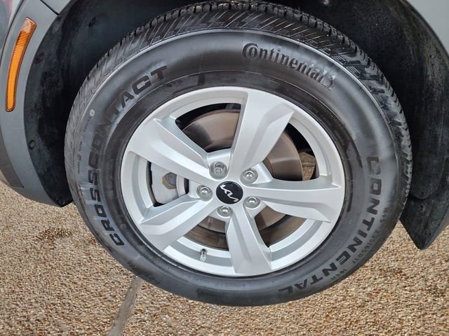 Used 2023 Kia Sorento LX image 32