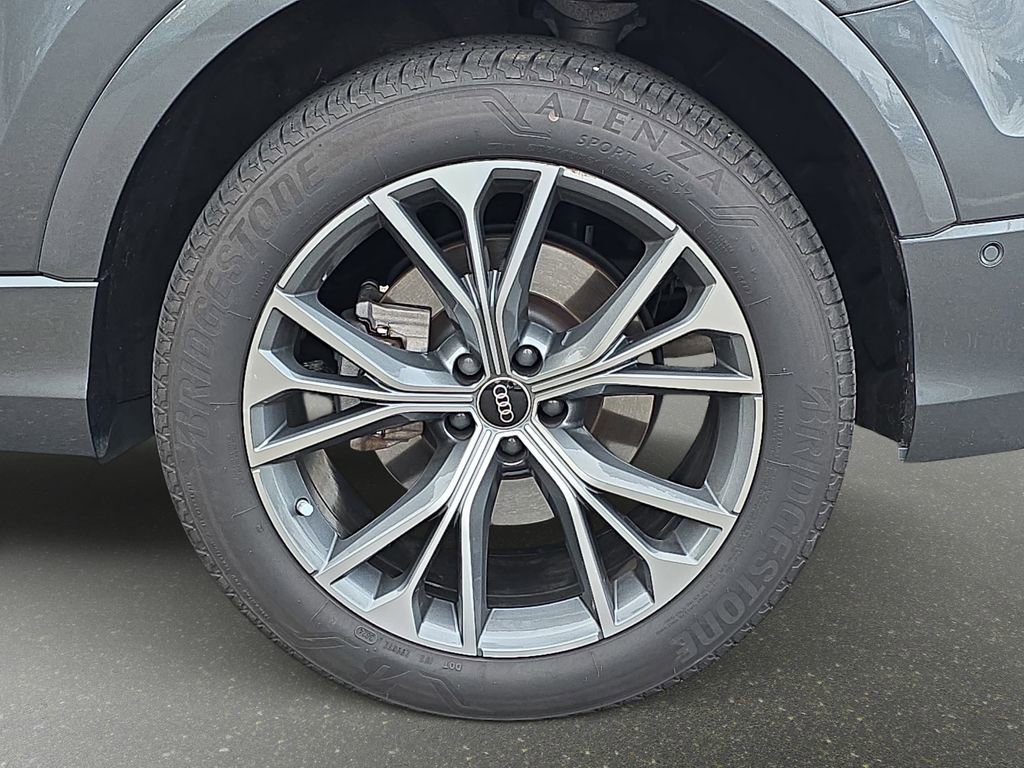 Used 2023 Audi Q8 Premium Plus w/ Premium Plus Package image 38