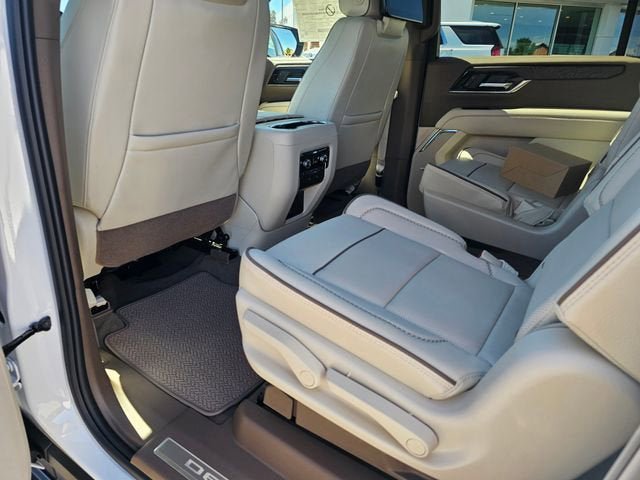 New 2026 GMC Yukon XL Denali w/ Denali Reserve Package AWD/4WD image 15