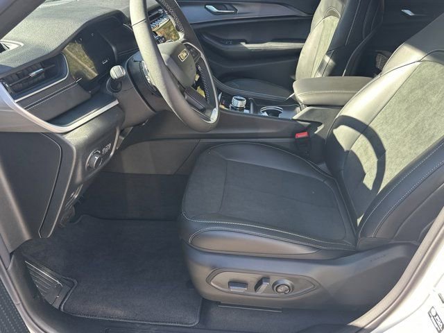 New 2025 Jeep Grand Cherokee L Altitude image 9