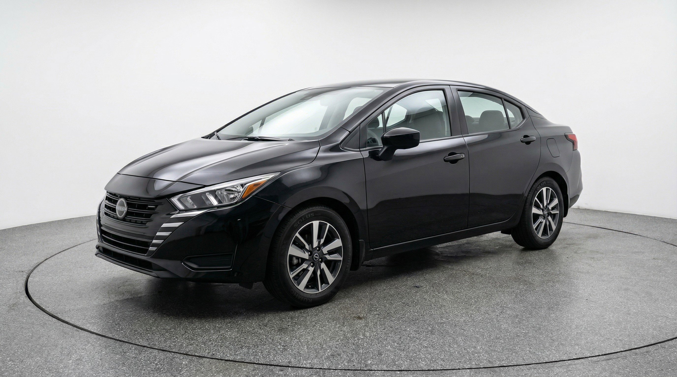 Used 2025 Nissan Versa SV image 3