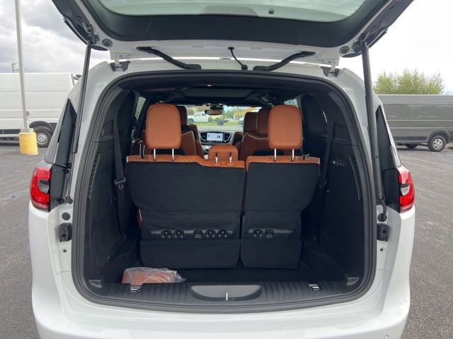 New 2026 Chrysler Pacifica Pinnacle FWD image 9