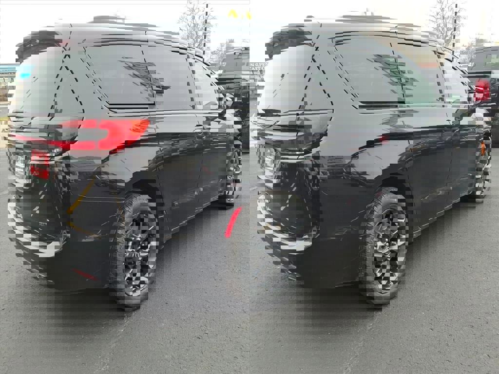 New 2026 Chrysler Pacifica Select w/ S Appearance Package image 3