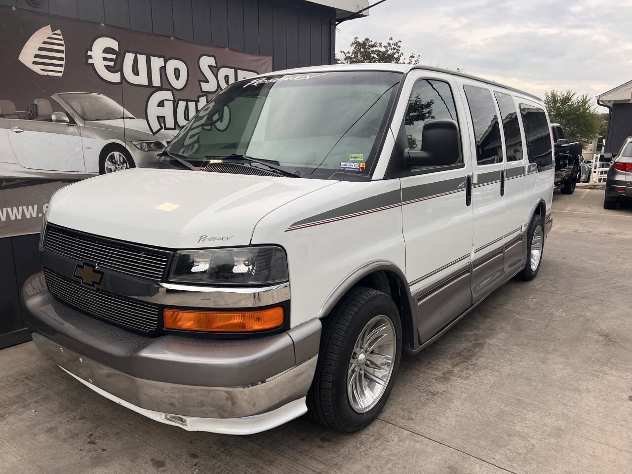 Used 2004 Chevrolet Express 1500 1500 3dr Cargo 135 in. WB w/ LS Preferred Equipment Group image 3
