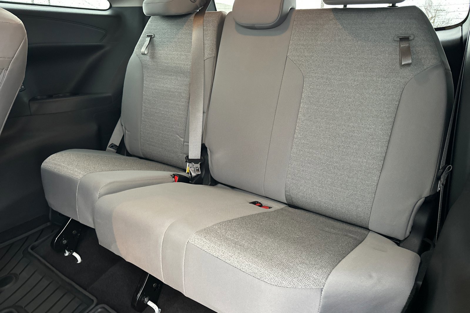 Used 2025 Toyota Sienna LE w/ LE Plus Package image 15