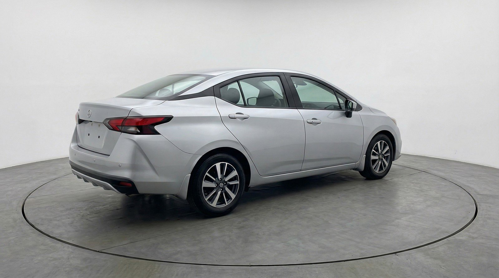 Used 2025 Nissan Versa SV FWD image 9