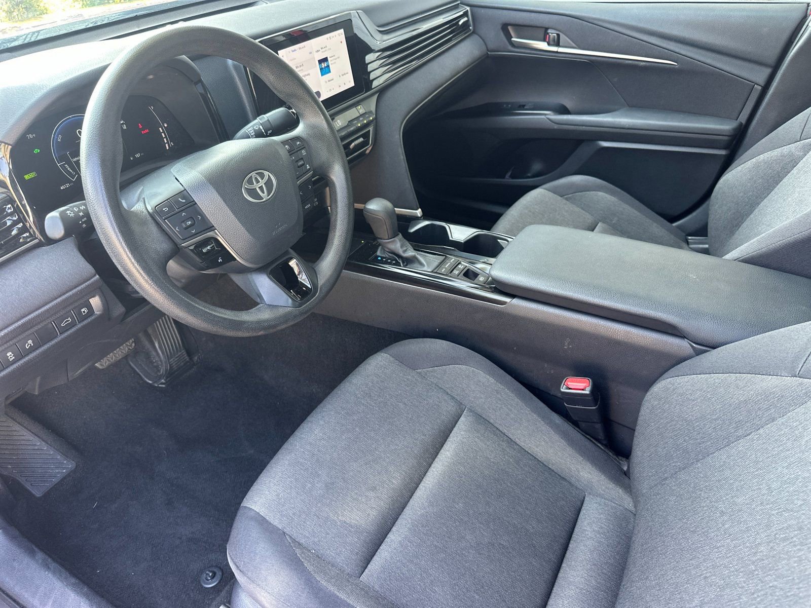 Used 2025 Toyota Camry LE image 9