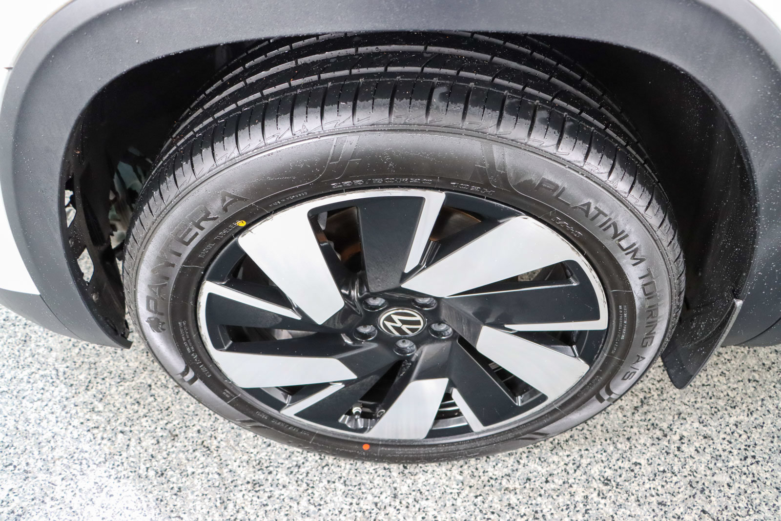 Used 2024 Volkswagen Atlas Cross Sport SE FWD image 11