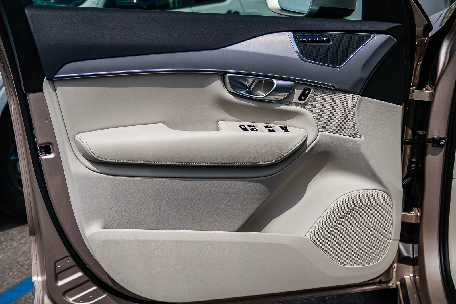 Used 2024 Volvo XC90 B5 Core w/ Protection Package Premier image 23