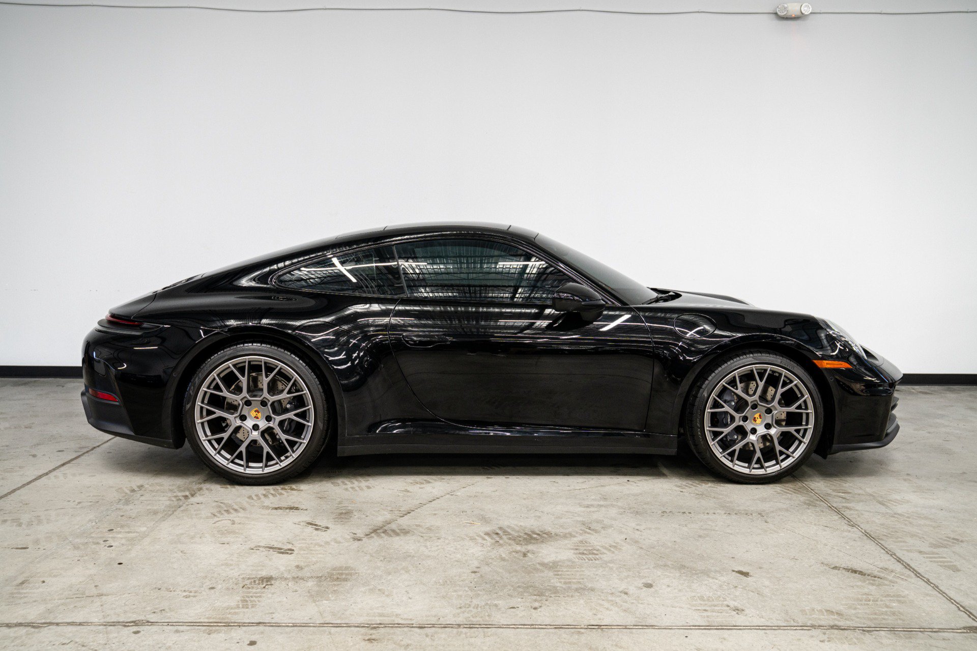 Used 2025 Porsche 911 Carrera RWD image 33