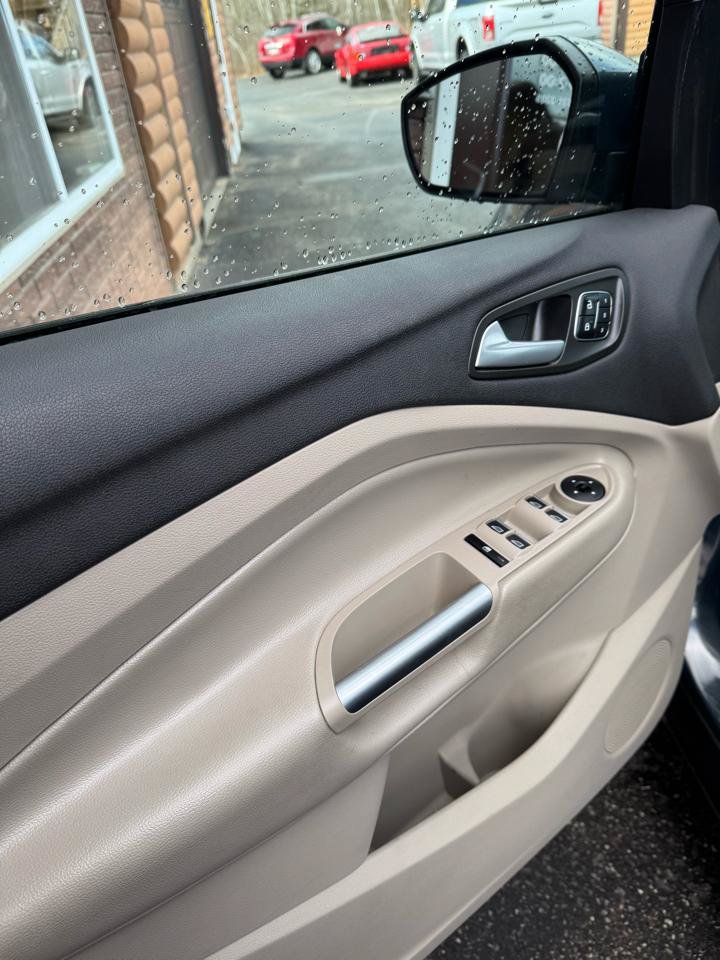 Used 2019 Ford Escape Titanium AWD/4WD image 6