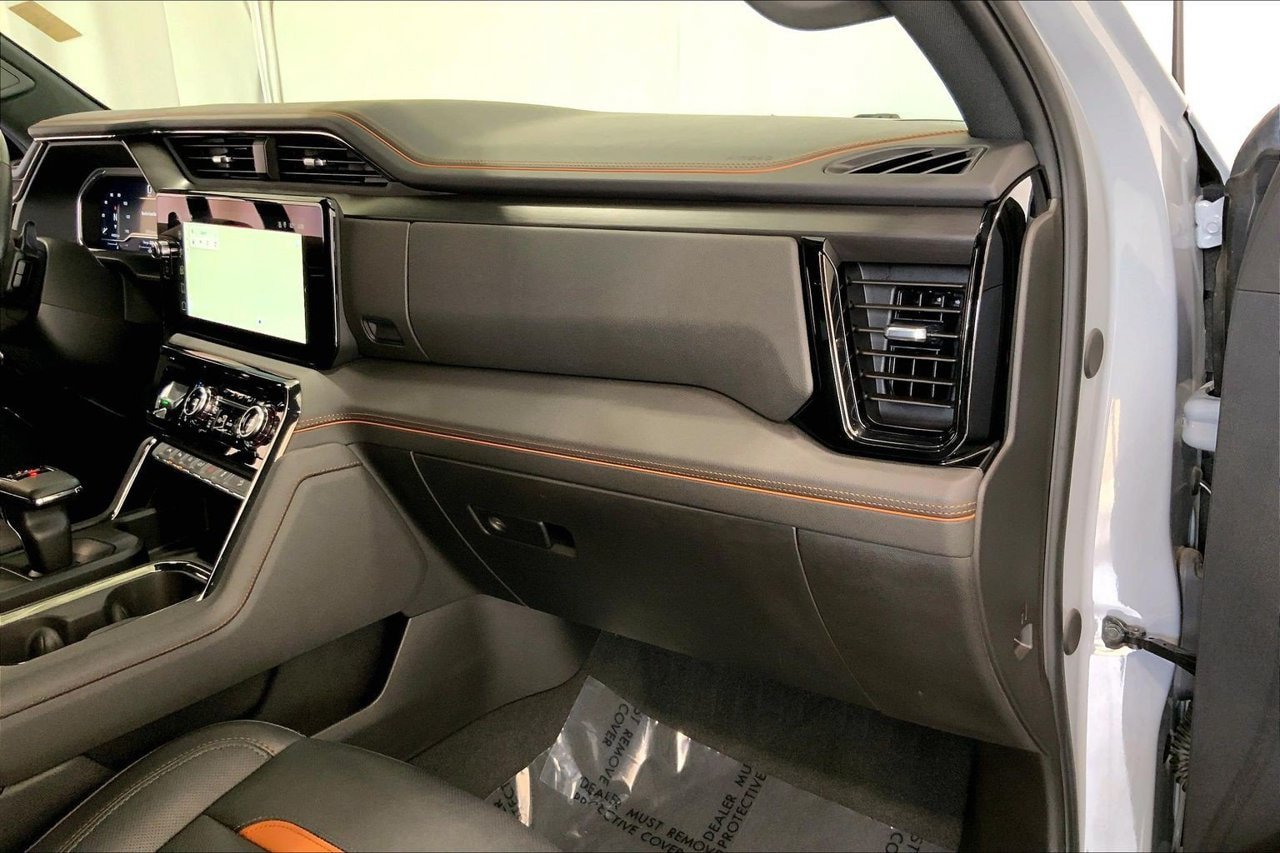 Used 2024 GMC Sierra 1500 AT4 w/ Technology Package AWD/4WD image 16