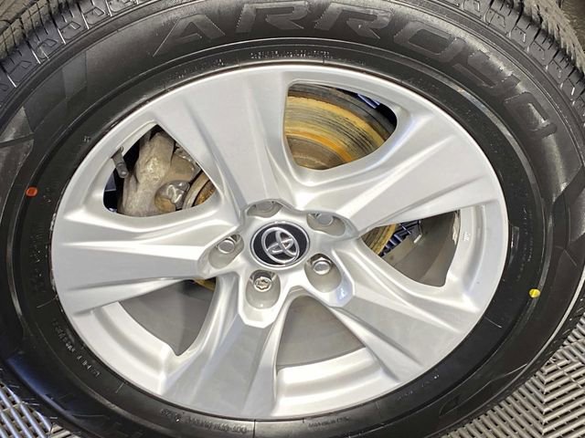 Used 2020 Toyota RAV4 XLE w/ XLE Grade Weather Package AWD/4WD image 29