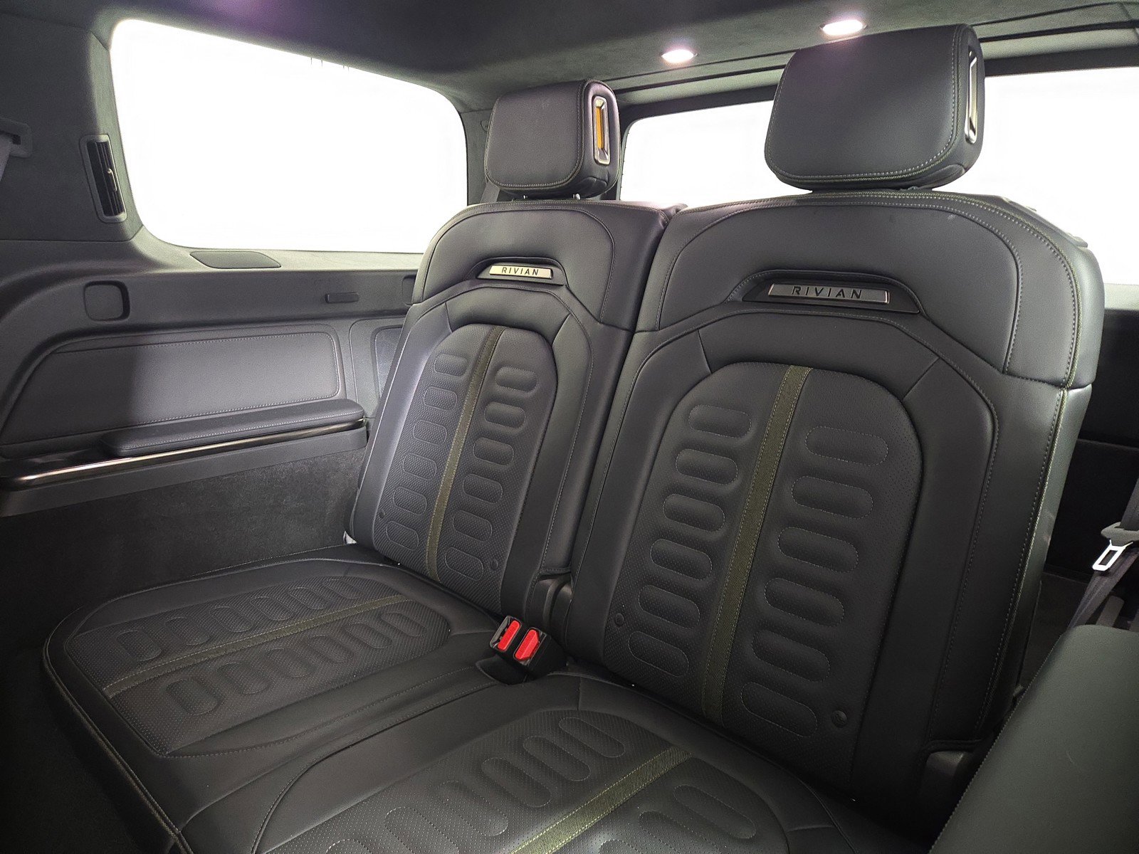 Used 2024 Rivian R1S Adventure AWD/4WD image 22