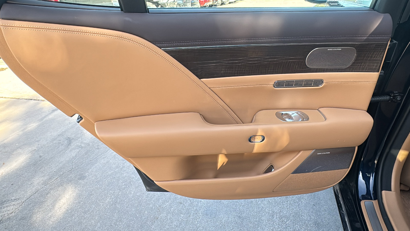 Used 2023 Genesis G90 3.5T image 16