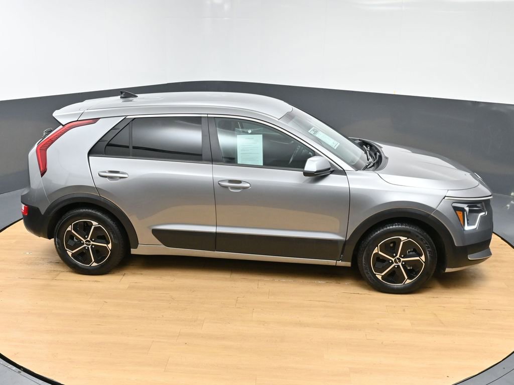 Used 2023 Kia Niro LX image 44