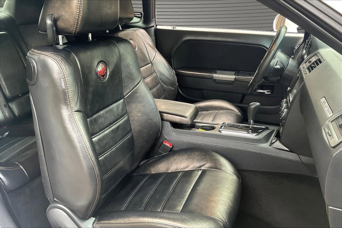 Used 2014 Dodge Challenger SXT RWD image 27