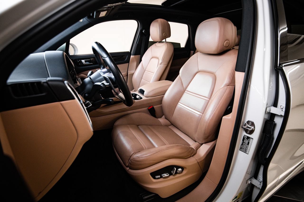 Used 2019 Porsche Cayenne AWD/4WD image 5
