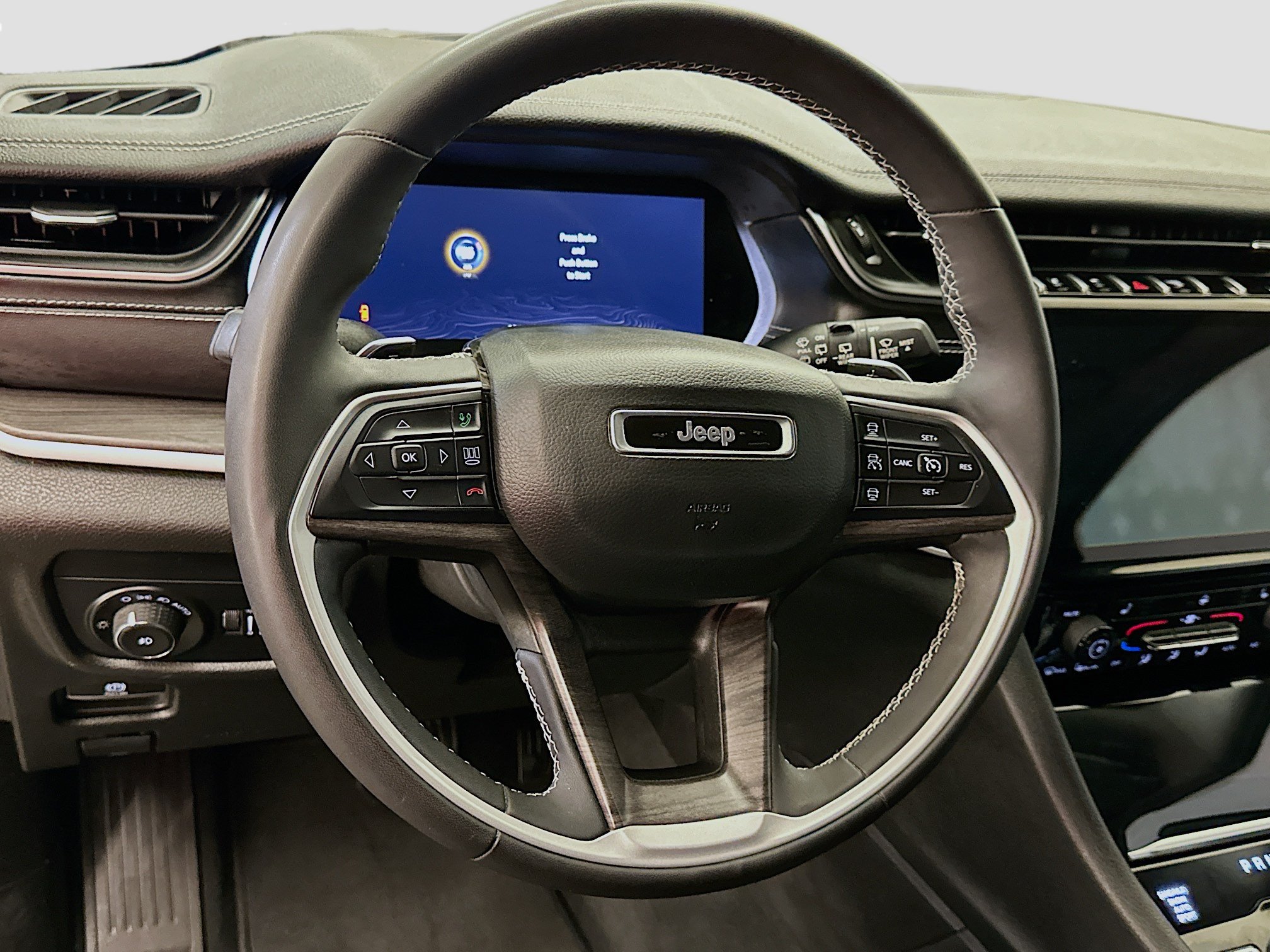 Used 2023 Jeep Grand Cherokee L Limited AWD/4WD image 18