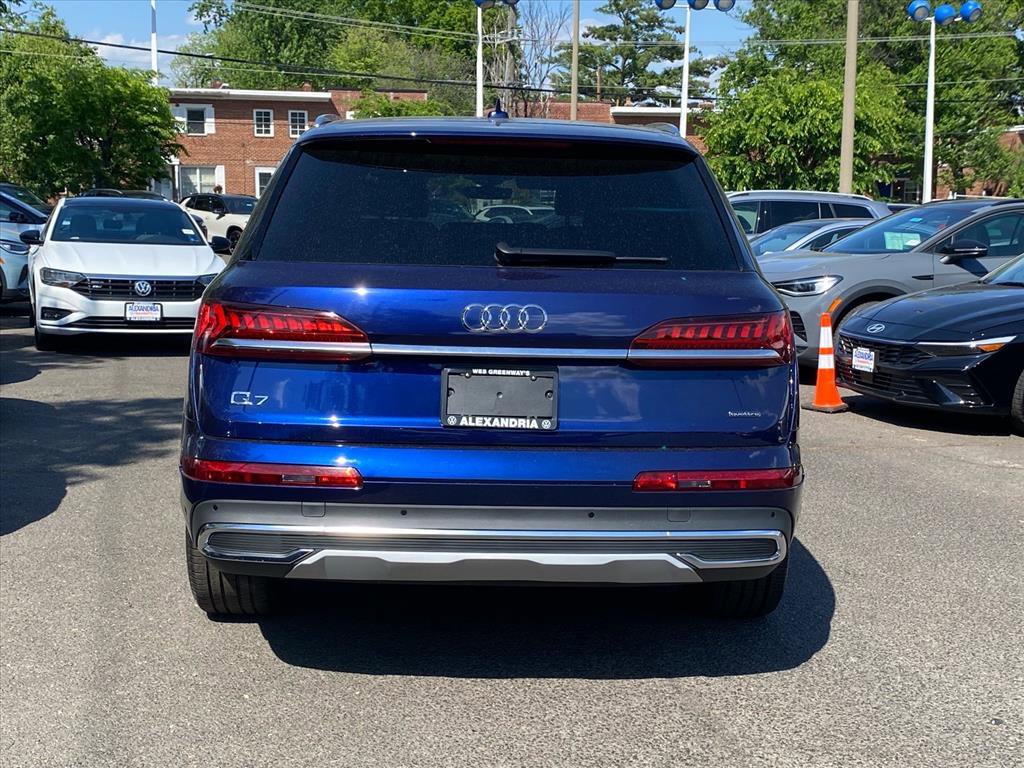 Used 2023 Audi Q7 2.0T Premium w/ Convenience Package AWD/4WD image 4