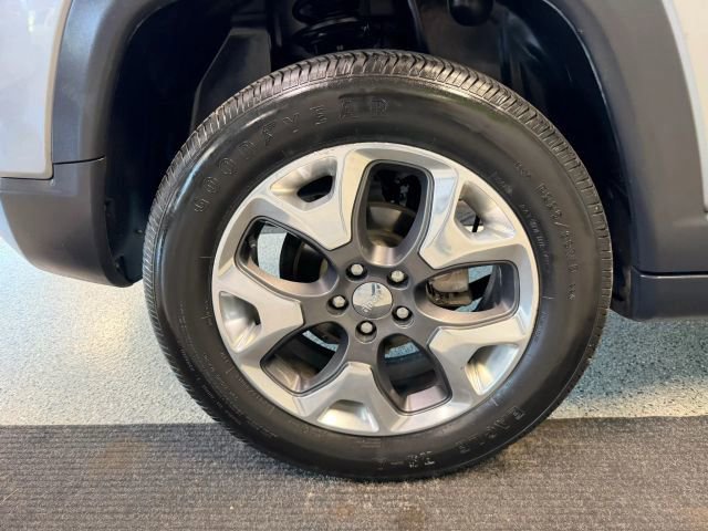 Used 2017 Jeep Compass Limited AWD/4WD image 17