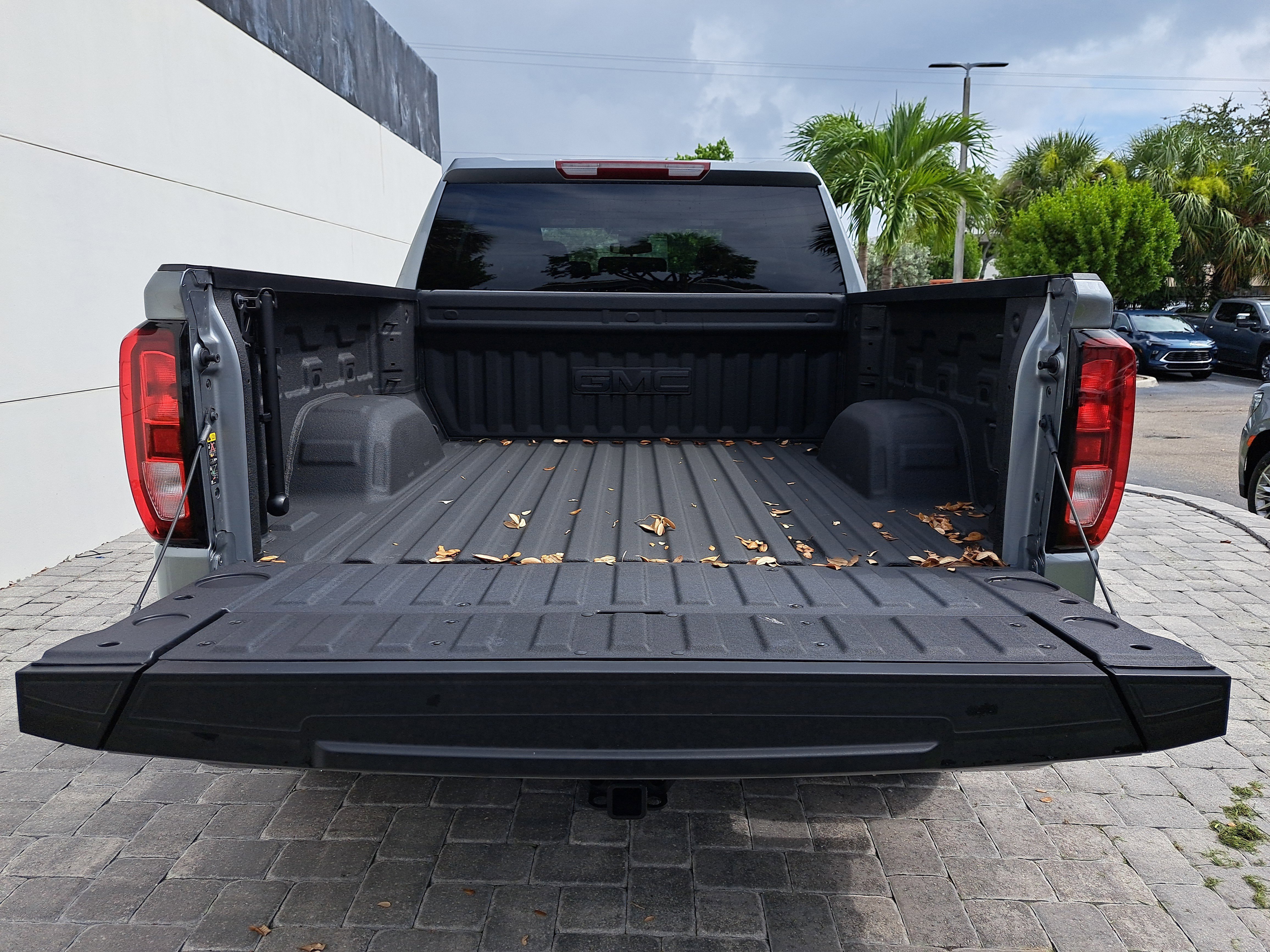 New 2025 GMC Sierra 1500 Elevation w/ LPO, Elevation Black Package image 10
