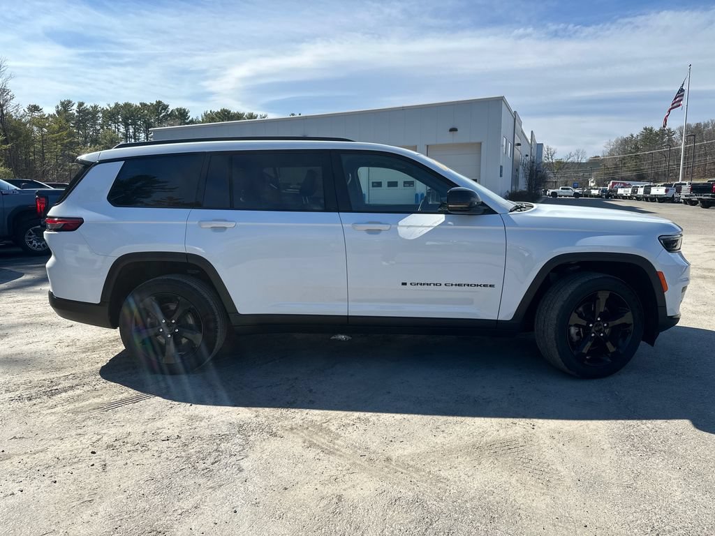 Used 2023 Jeep Grand Cherokee L Laredo AWD/4WD image 6