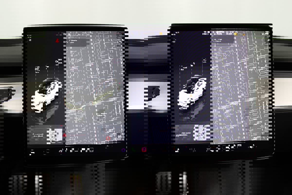 Used 2023 Tesla Model 3 Performance image 14