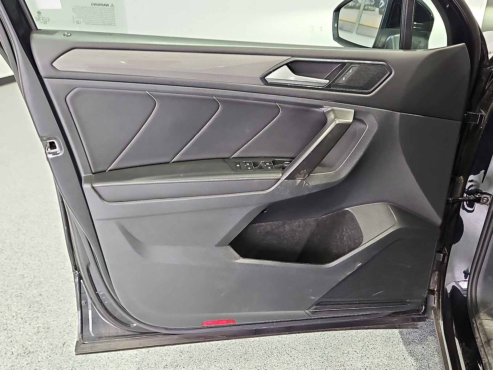 Certified 2023 Volkswagen Tiguan SE w/ Panoramic Sunroof Package FWD image 13