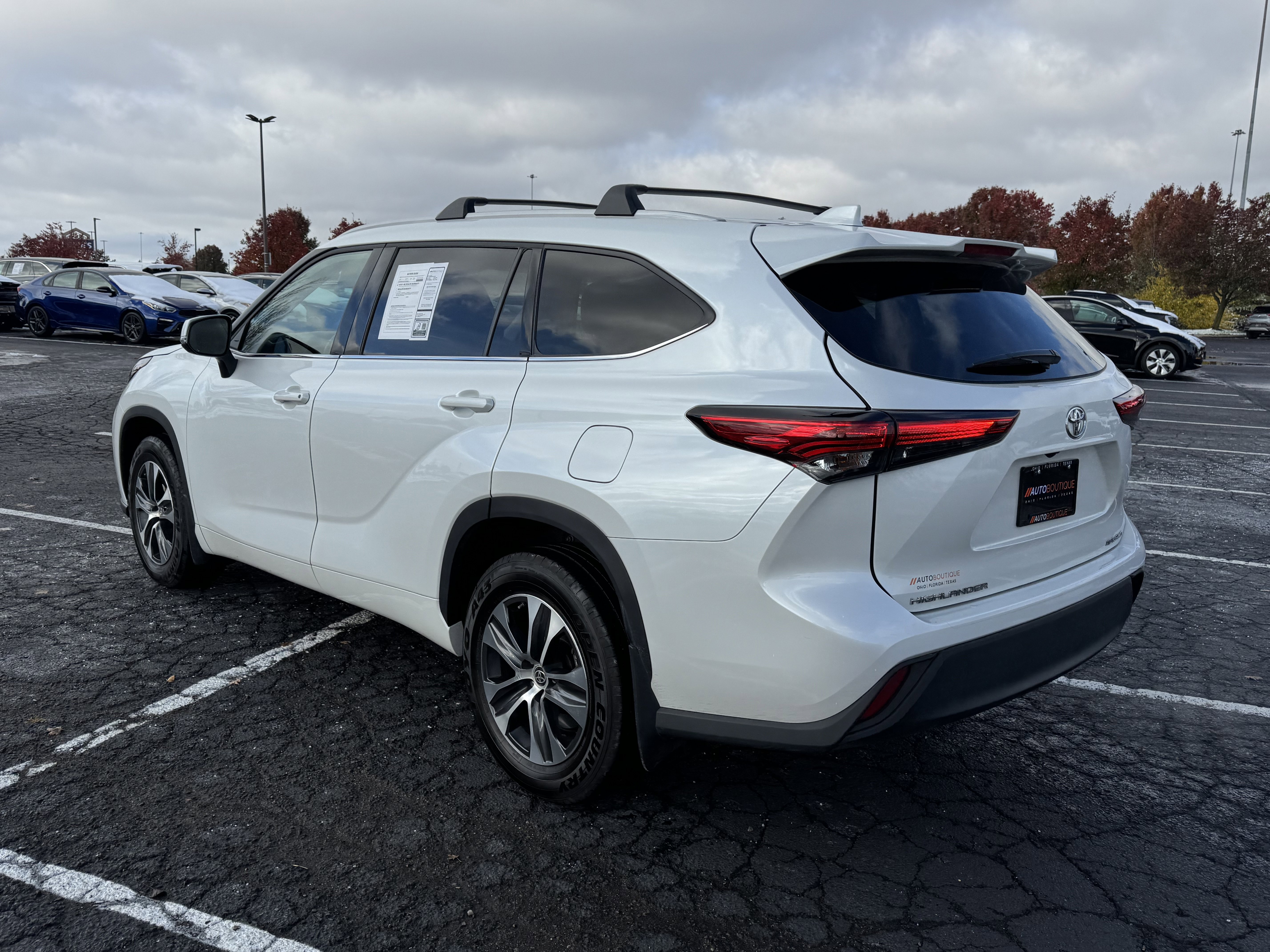 Used 2022 Toyota Highlander XLE image 12