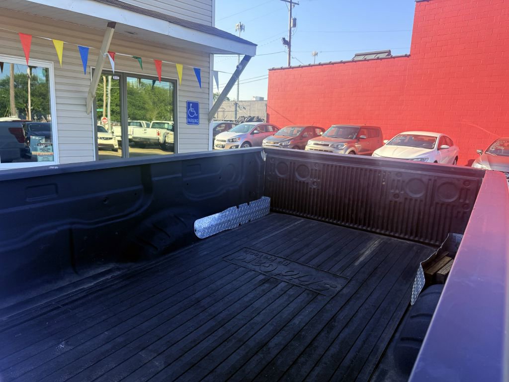 Used 2017 Nissan Titan S image 16