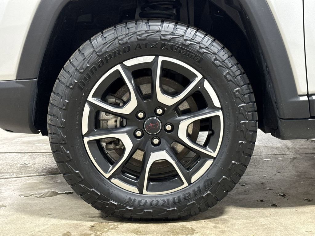 Used 2025 Jeep Compass Trailhawk AWD/4WD image 26