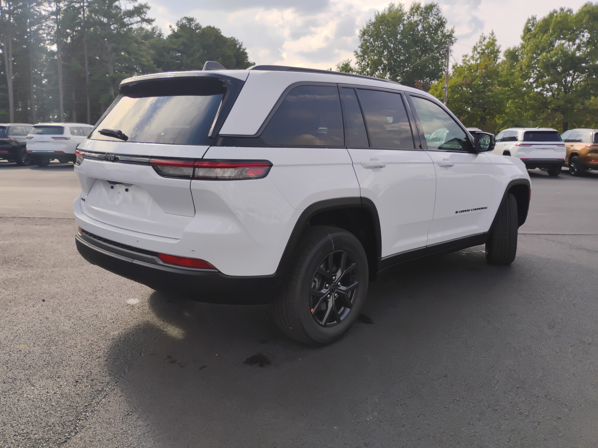 New 2027 Jeep Grand Cherokee Altitude AWD/4WD image 5