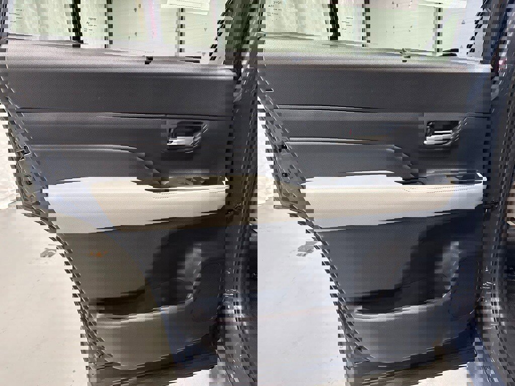 Used 2025 Toyota Grand Highlander AWD image 42