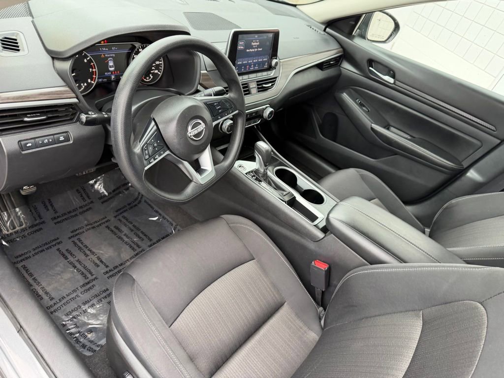 Used 2024 Nissan Altima 2.5 SV FWD image 2