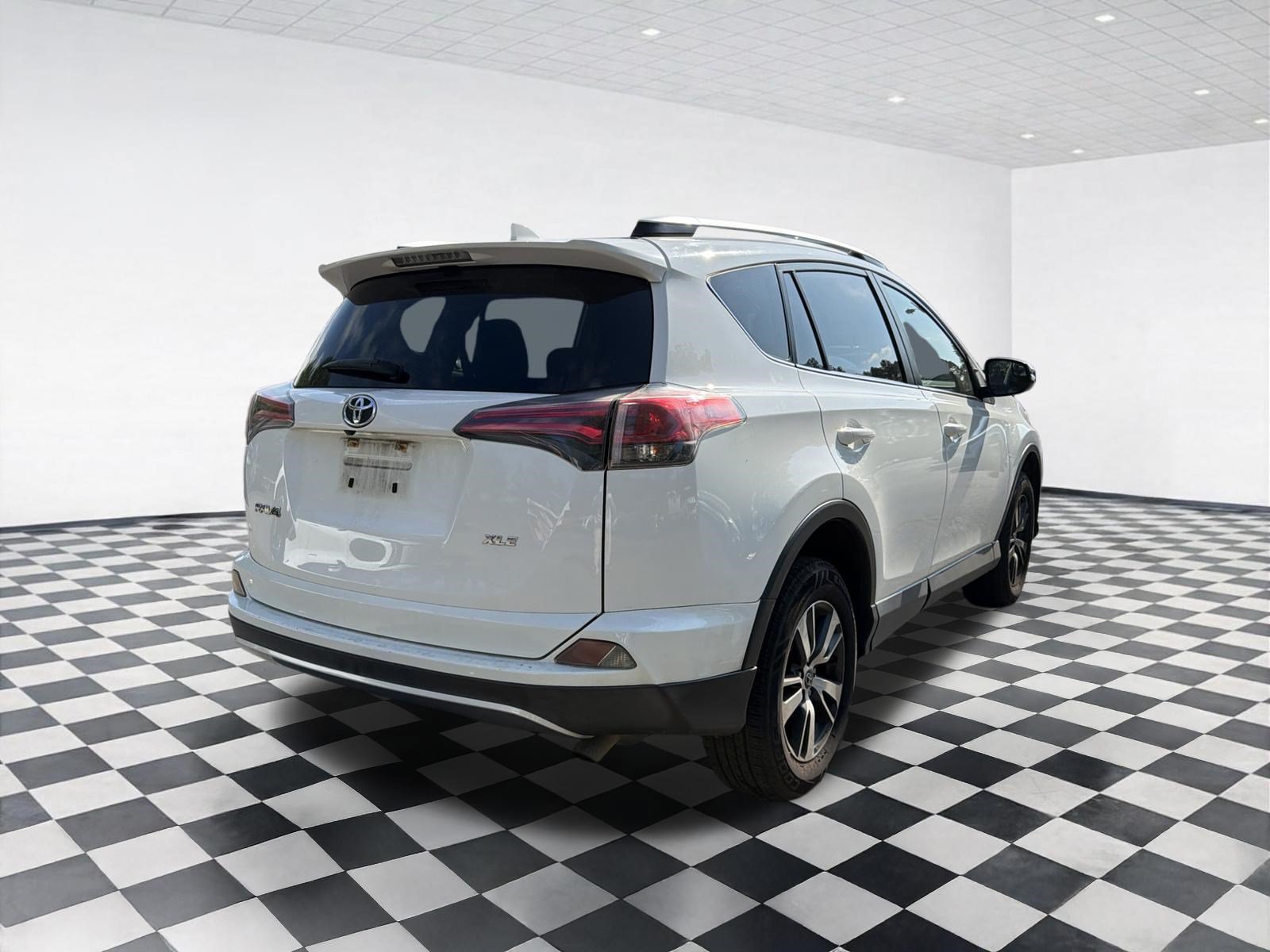 Used 2016 Toyota RAV4 XLE FWD image 4