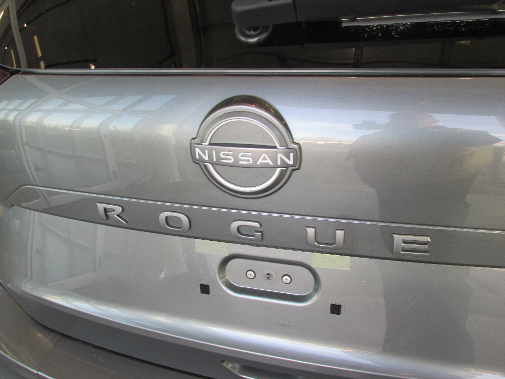 Used 2024 Nissan Rogue SV image 10