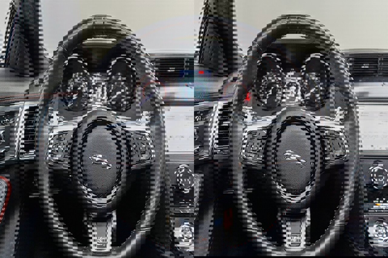 Used 2020 Jaguar F-TYPE SVR image 92