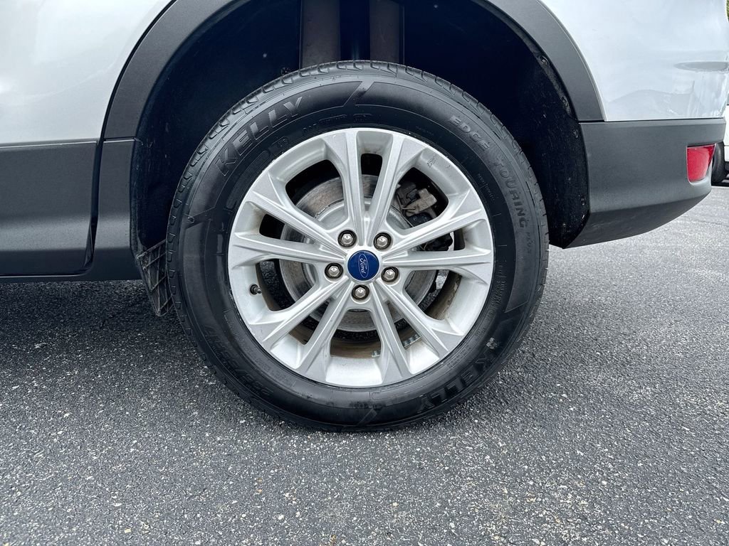 Used 2018 Ford Escape SE w/ SE Sync 3 Package AWD/4WD image 26