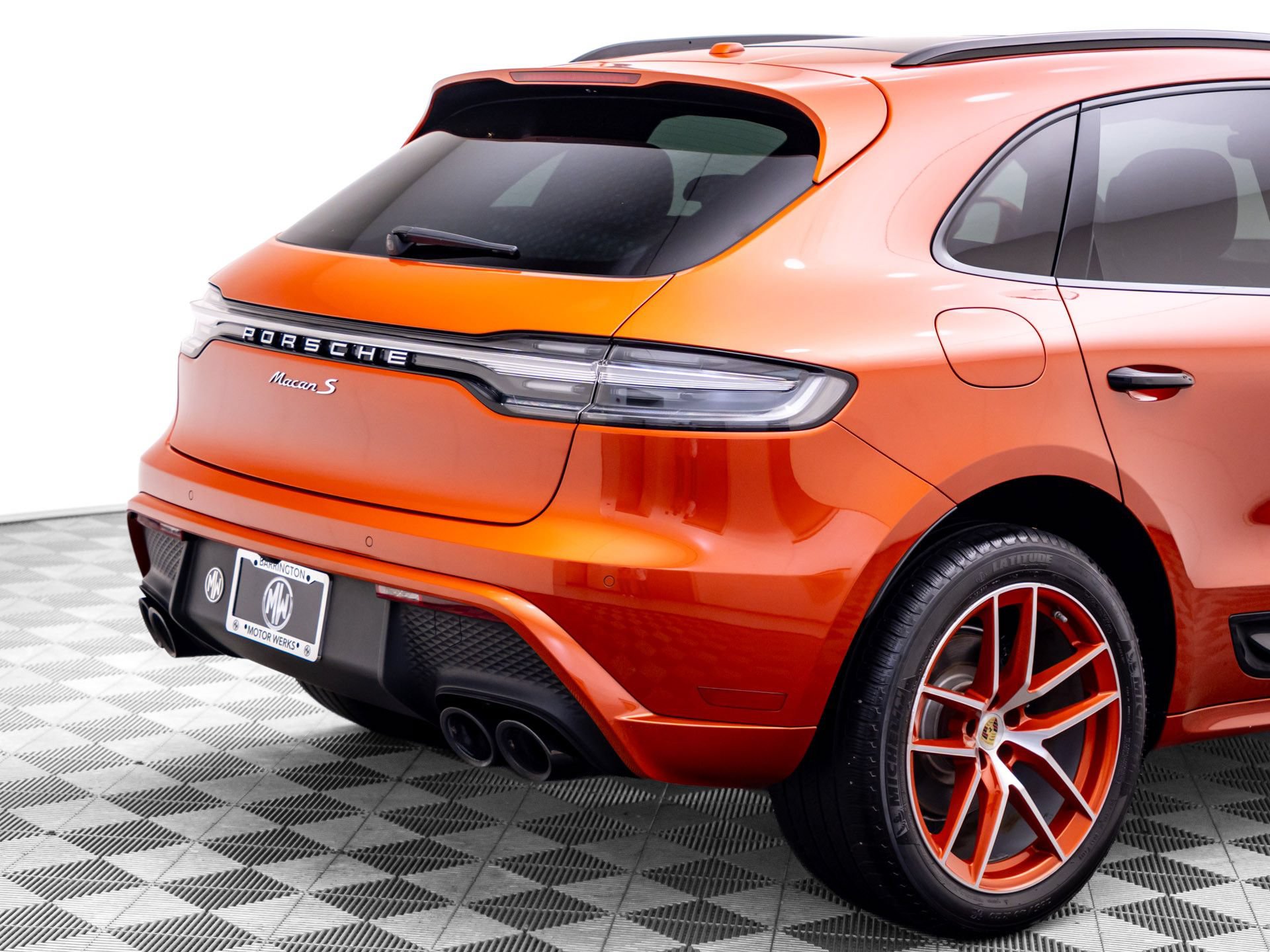 Certified 2023 Porsche Macan S AWD/4WD image 37