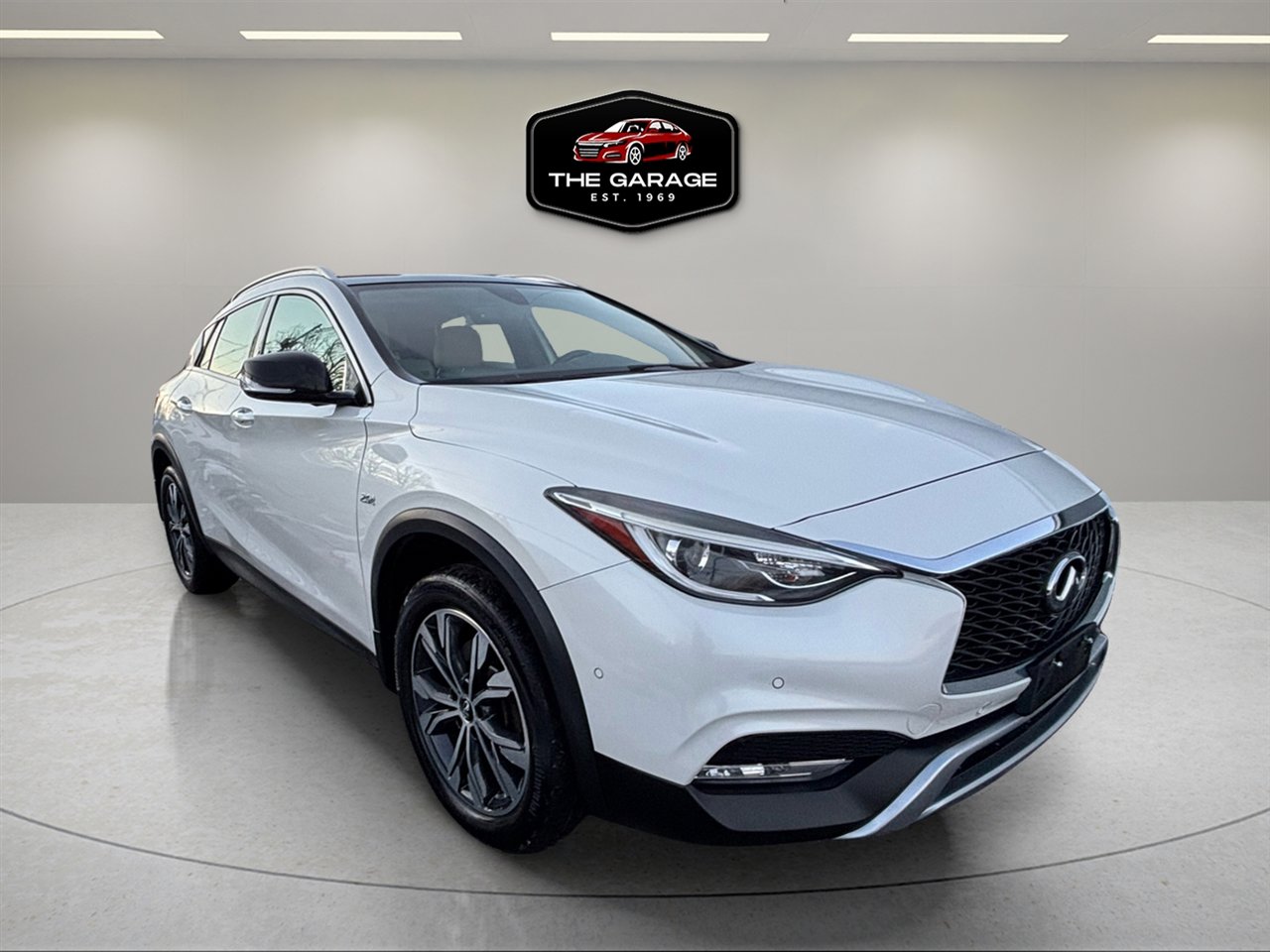 Used 2018 INFINITI QX30 Premium w/ Navigation Package image 7