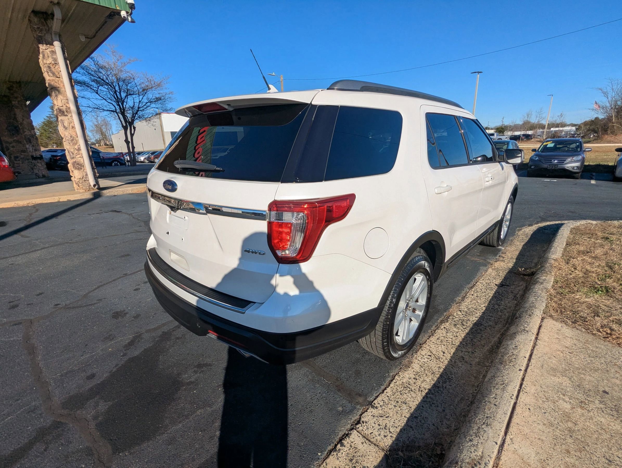 Used 2018 Ford Explorer XLT w/ Equipment Group 201A image 7